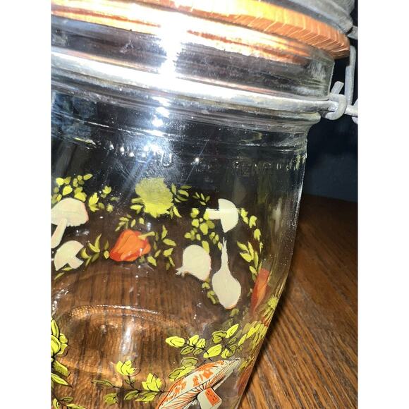 VINTAGE ARC 1 L Mushroom Vegetable Glass Jar Canister Bail Lid Made in FRANCE - Picture 2 of 6